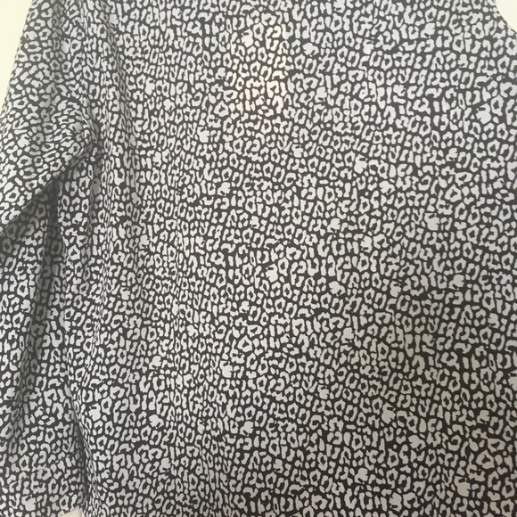 Black and White animal print button blouse from Karl Lagerfeld Paris. Size XL - Picture 8 of 8